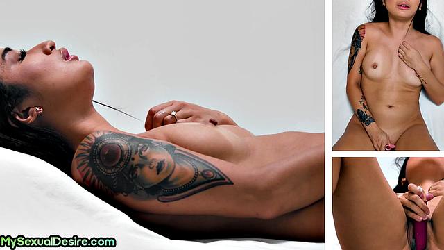 Busty babe pussytoying herself