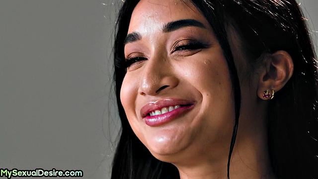 Busty babe pussytoying herself