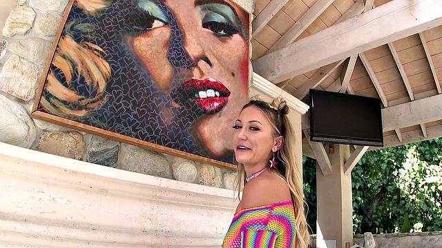 Адира впервые брызжет - сама в шоке от себя