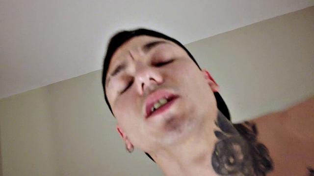 бобби платит наличкой, аксен сосёт не зря