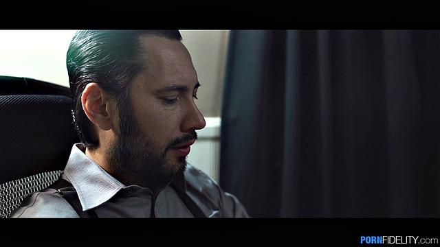 София Лакс разгорается на сеансе у психотерапевта и получает мощный трах