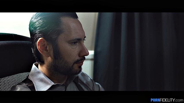 София Лакс разгорается на сеансе у психотерапевта и получает мощный трах