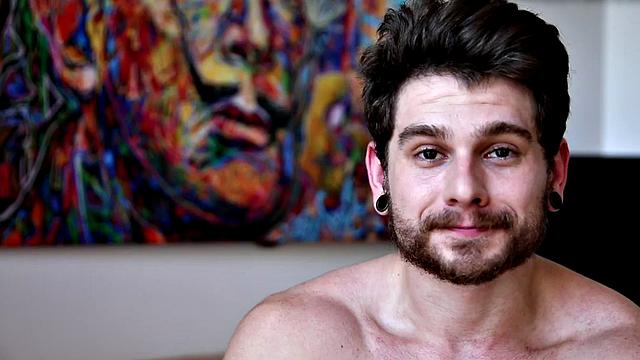 Bearded hunk closeup wanking during solo on bed