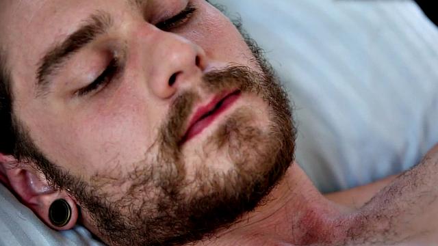 Bearded hunk closeup wanking during solo on bed