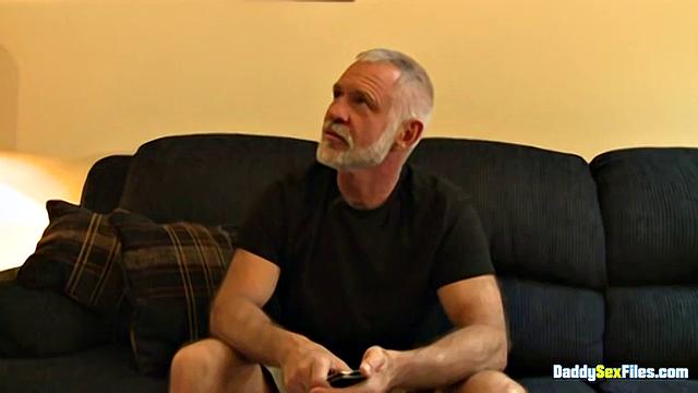 Показываем парню с большим членом, как трахаться - Аллен Сильвер, Девин Мосс и Майкл Энтони