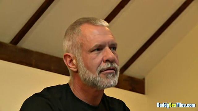 Показываем парню с большим членом, как трахаться - Аллен Сильвер, Девин Мосс и Майкл Энтони