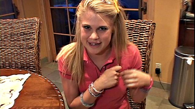 саммер с подружкой писают вместе - вот такой фетиш у девочек