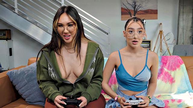 Dyke babes love eating pussies in 69 position