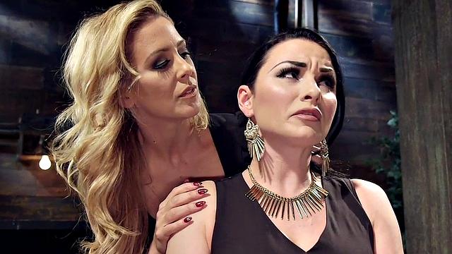 Strapon les domina fucks BDSM MILF with dildostick n strapon