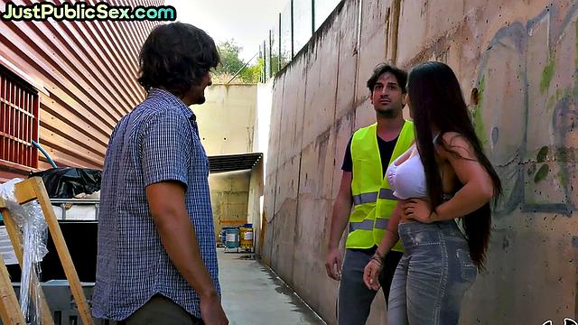 Busty babe deepthroating 2 dicks