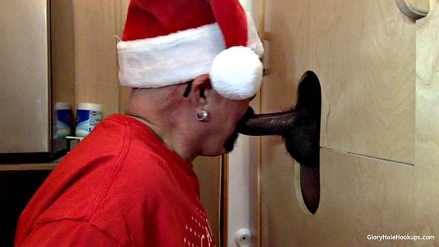 Проверь, как зрелая шлюха отсасывает и принимает огромный черный член в дырку через глори-холл