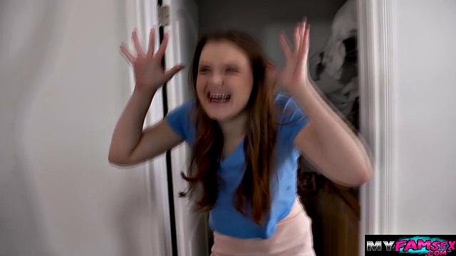 Когда двоюродный брат с горячим взглядом внезапно оказался в моей постели и я решила, что пора не только поговорить по душам - ведь кто ищет, тот всегда найдёт, куда засунуть свой член.