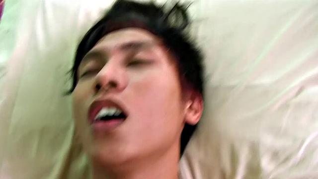 The adorable Asian twink Vahn invites the equally adorable Asian boy Rave to his place for some hot gay bareback fun. But Vahn has some alterior motives. He wants to remember this for a long time.