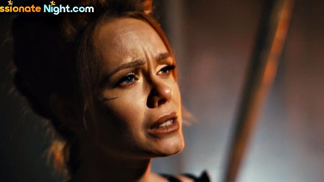 Bigbooty MILF gets her pierced pussy nailed in 3some.