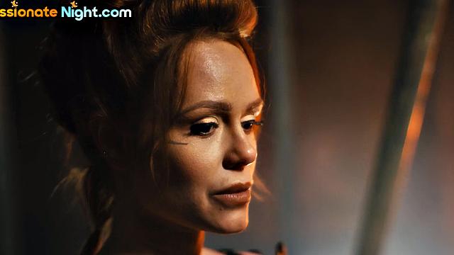 Bigbooty MILF gets her pierced pussy nailed in 3some.