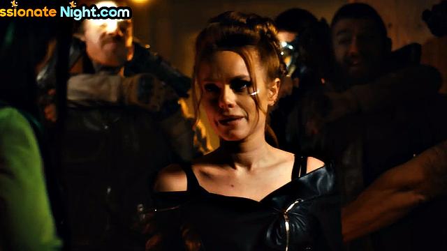 Bigbooty MILF gets her pierced pussy nailed in 3some.