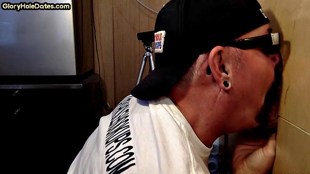 Gloryhole amateur DILF opens mouth for BJ session