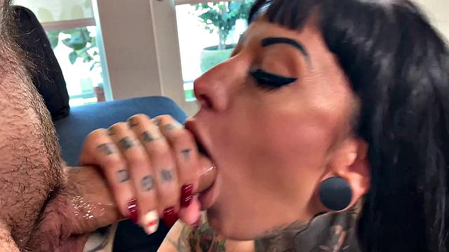 Jessie Is the Giving Neighbor