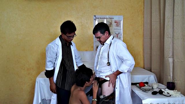 Asian twink patient sucking in threesome