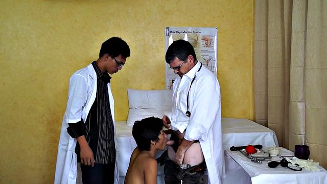 Asian twink patient sucking in threesome