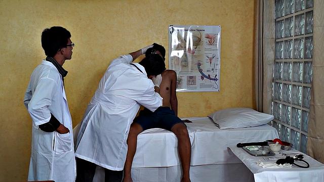 Asian twink patient sucking in threesome