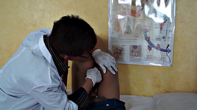 Asian twink patient sucking in threesome