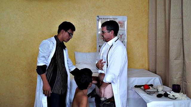 Asian twink patient sucking in threesome