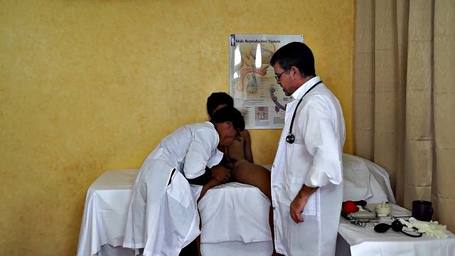 Asian twink patient sucking in threesome