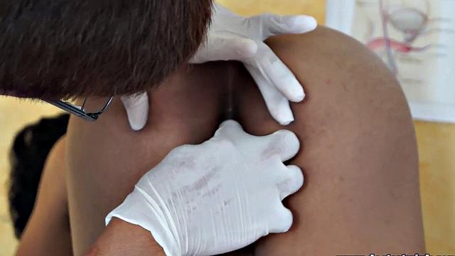 Asian twink patient sucking in threesome