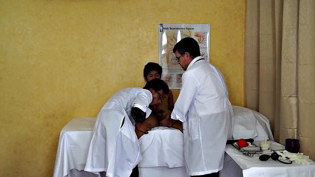 Asian twink patient sucking in threesome