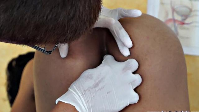 Asian twink patient sucking in threesome