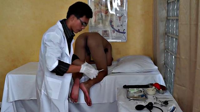 Asian twink patient sucking in threesome