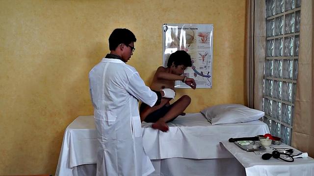 Asian twink patient sucking in threesome