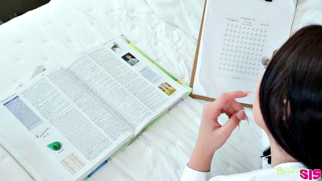 What Are You Hiding In Your Pants - S37:E9