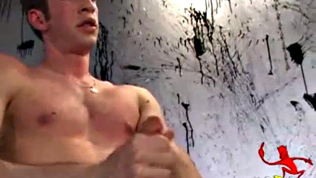 Габриэль Тернер решил не ждать никого и устроил себе весёлый вечер с рукой