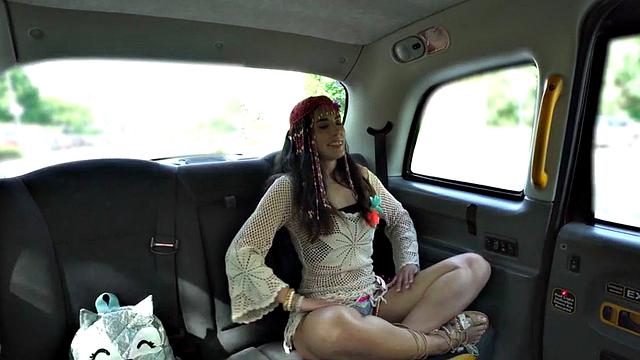 Amateur big ass cab babe fucked outdoors in public by driver