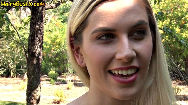 Блондинка с волосатой киской ловит по полной на природе, пока мужик не устал шутить над ее аппетитом к сексу.