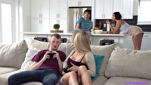 мачехи устали от скуки и устроили обмен сыновьями - семейный угар