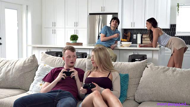 мачехи устали от скуки и устроили обмен сыновьями - семейный угар