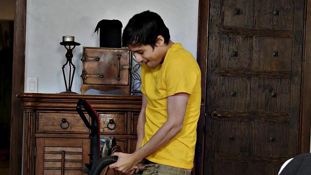 Big-titted cougar bounces on young cock after deepthroat