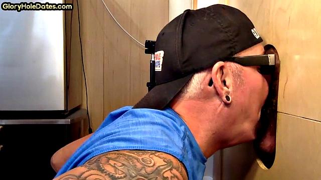 Cuminmouth gloryhole DILF sucks in homemade closeup