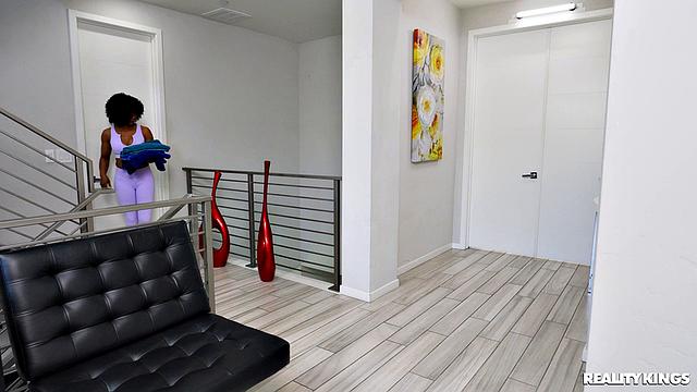 мачеха застукала за фетишем и сама не устояла