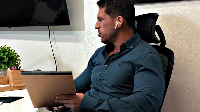 Cleaning stud fucked by athletic boss in office