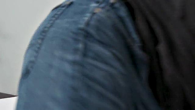 Hairy bush 21yo eaten by senior