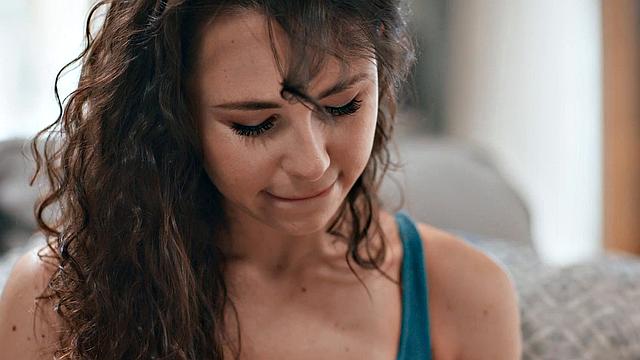 GIRLSWAY - MILF Silvia Saige Rewards Stepdaughter Liz Jordan For Saving Her During Simulation