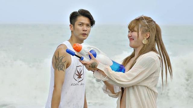 ранако трахается с друзьями в палатке