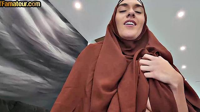 Amateur DTF babe deepthroats and got banged in 3some