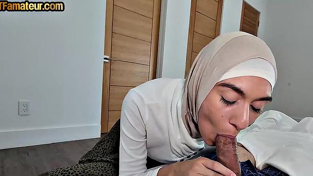 Amateur DTF babe deepthroats and got banged in 3some