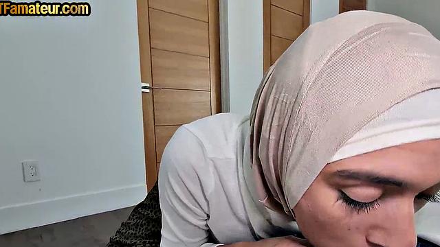 Amateur DTF babe deepthroats and got banged in 3some