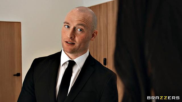 Bartender Backs Dat Up